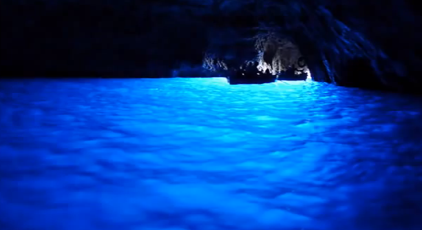 イタリア　青の洞窟